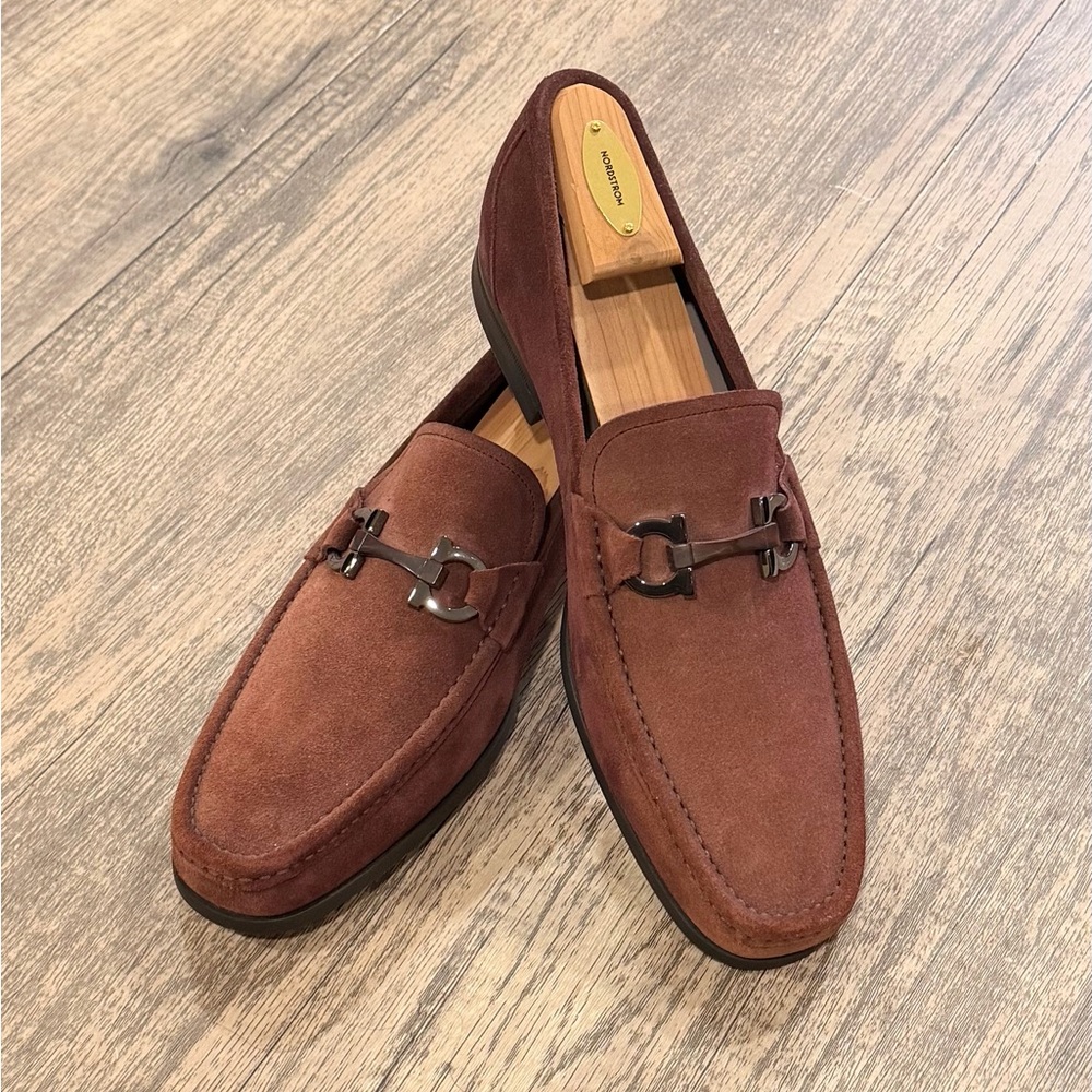 Like NEW Salvatore Ferragamo Men's Grandioso Suede Loafers - Burgundy Suade - Picture 4 of 7